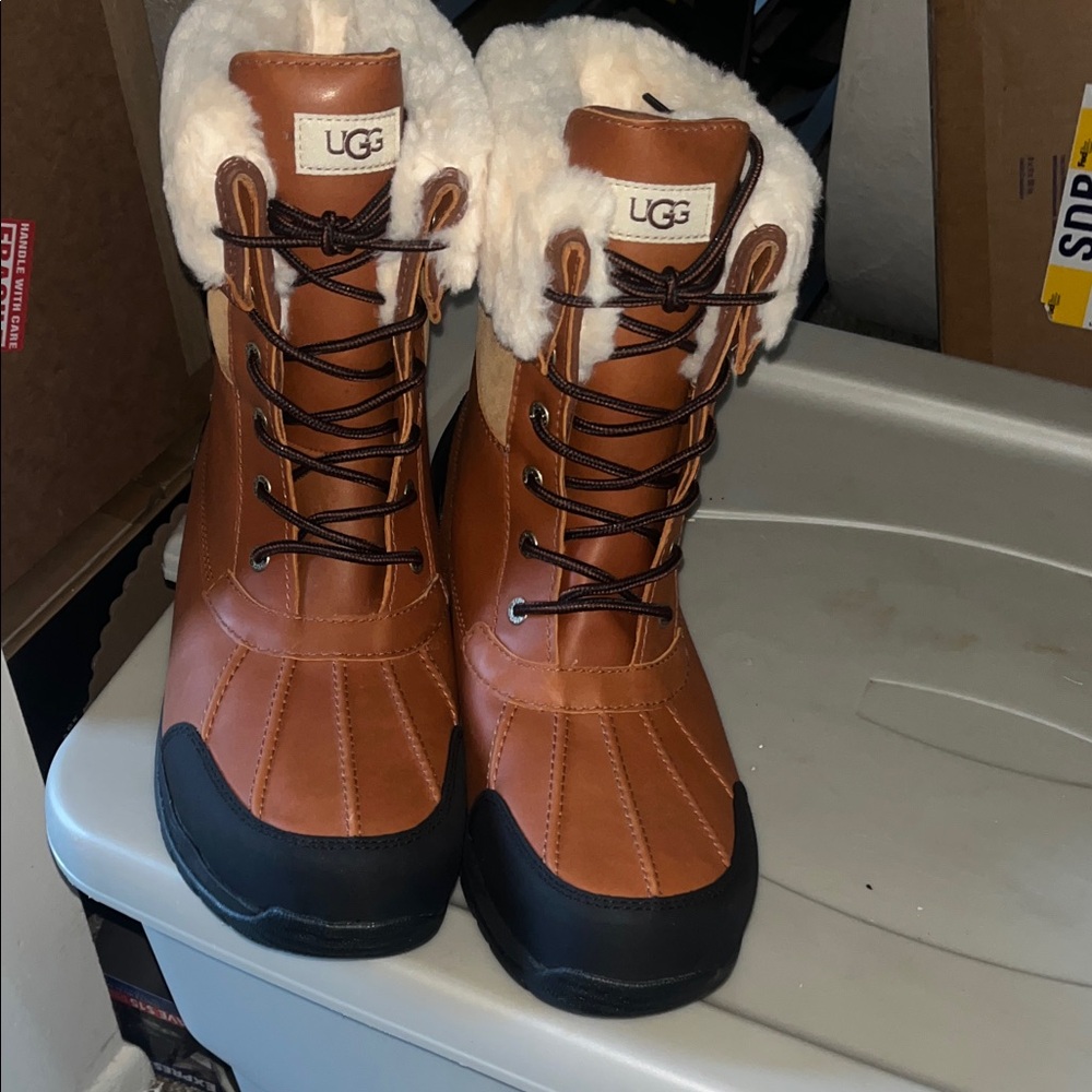 UGG Winter Boots, size 14, brand new